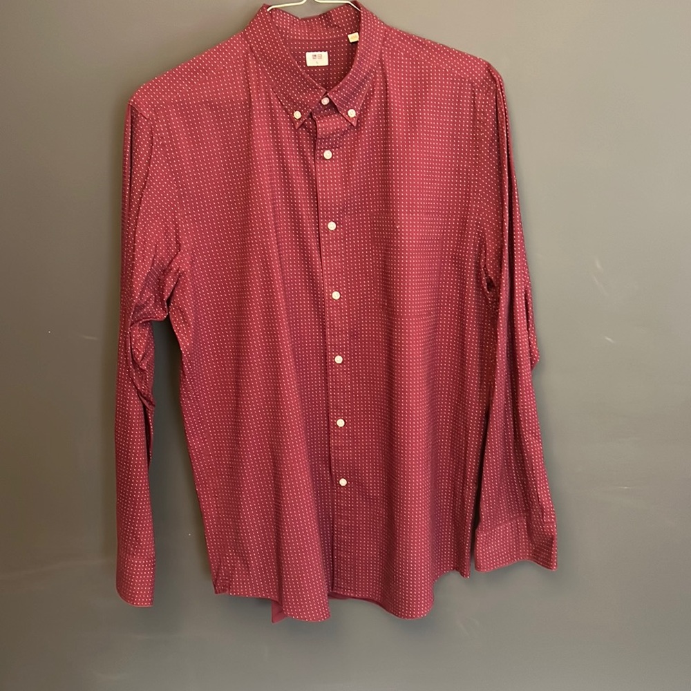 Uniqlo size L red and white dress shirt